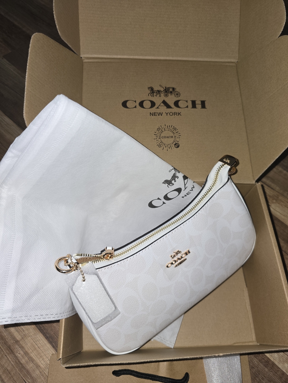 NWOT Coach White Signature Canvas Crossbody with Gold Chain Strap - Picture 6 of 9